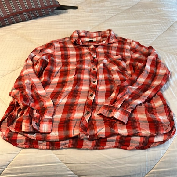 Universal Thread Tops - NWOT Ladies Universal Threads Button Down Top